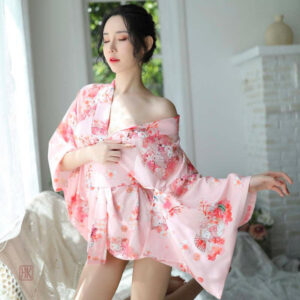 Robe kimono courte sexy pour une allure japonaise élégante