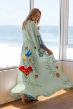 Robe kimono avec broderies délicates