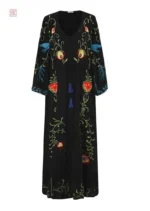Robe kimono brodée pour un look chic