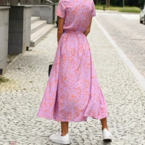 Robe kimono avec motifs floraux en rose