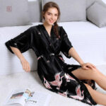 Robe Kimono noire avec manches longues et ceinture