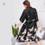 Modèle de robe Kimono noire pour une allure chic