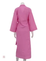Robe rose à motif kimono pour un style bohème
