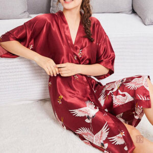 Kimono rouge féminin pour détente et confort