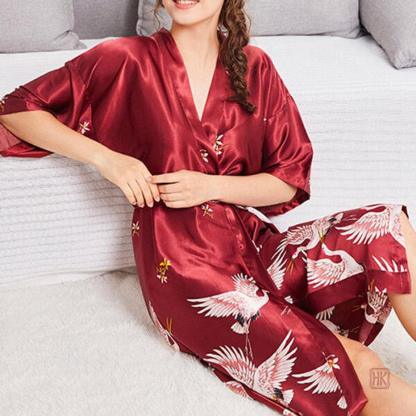 Kimono rouge féminin pour détente et confort