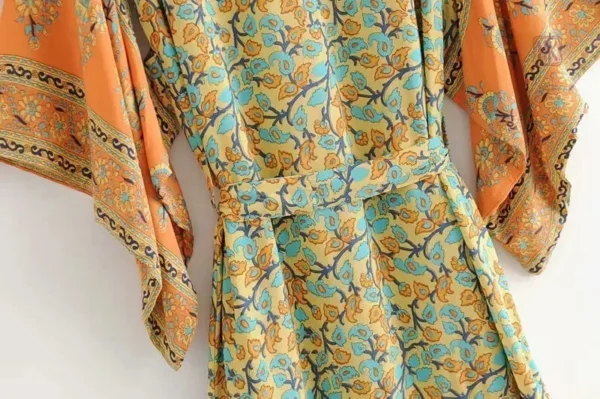 Style bohème avec robe kimono orange