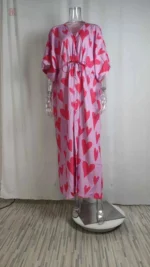 Robe légère en rose avec motifs de cœurs, style kimono