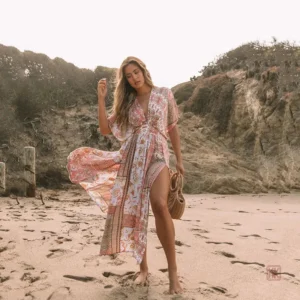 Robe kimono rose sexy pour un look élégant et audacieux