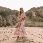 Robe kimono féminine en rose, idéale pour les soirées