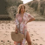Robe kimono chic, couleur rose, style séduisant et tendance