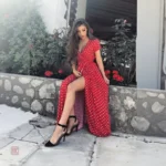 Robe Rouge à Pois, parfaite pour un look décontracté