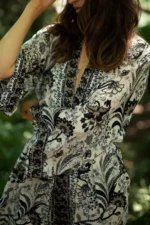 Robe kimono en soie avec coupe moderne
