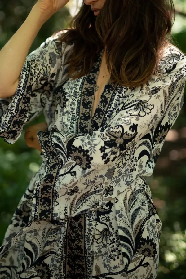 Robe kimono en soie avec coupe moderne