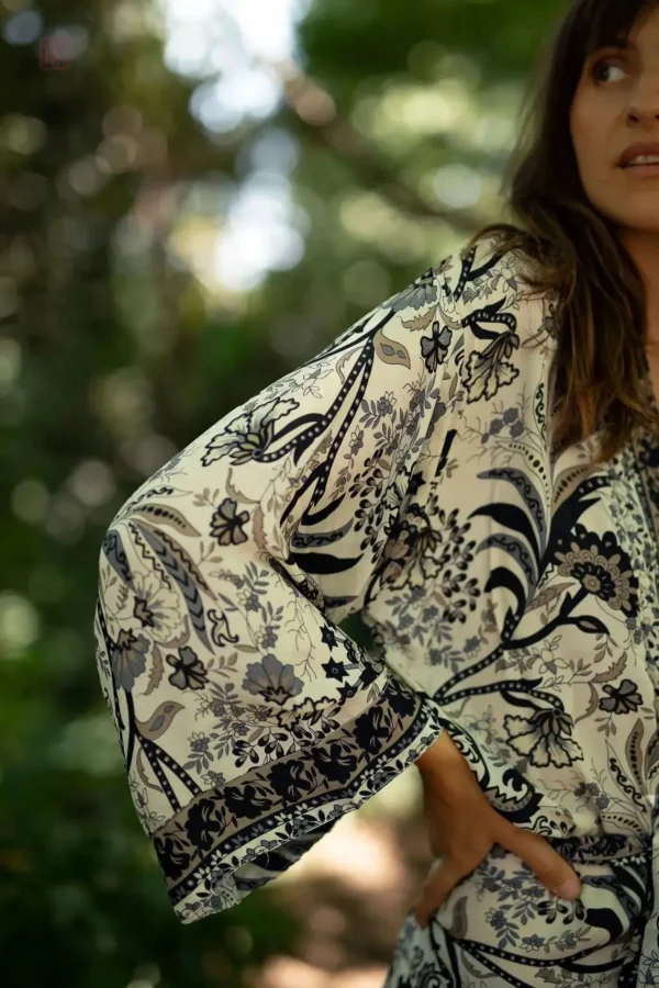 Robe kimono en soie pour une allure raffinée