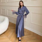 Robe kimono légère avec motifs violets