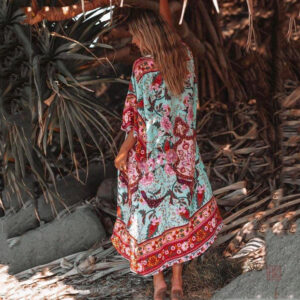 Robe kimono bohème avec motifs élégants et fluidité