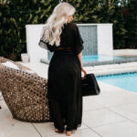 Robe kimono noire, design fluide et confortable