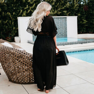 Robe kimono noire, design fluide et confortable