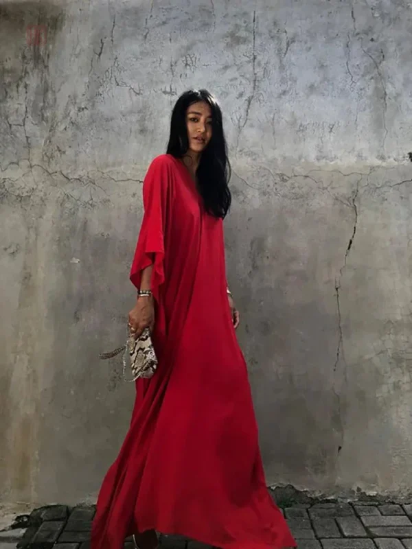 Robe kimono minimaliste, idéale pour une tenue chic et simple