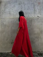 Robe boho avec des lignes épurées, parfaite pour toutes occasions