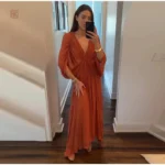 Robe fluide orange pour un look décontracté