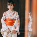 Kimono élégant avec motifs traditionnels