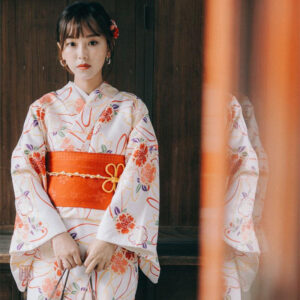 Kimono élégant avec motifs traditionnels