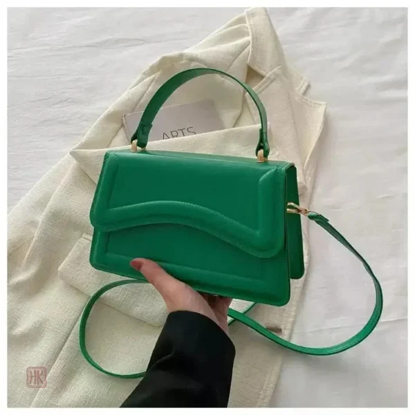 Accessoire chic en cuir pour femme tendance