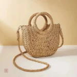 Accessoire mode estival, sac en paille tissé élégant et pratique