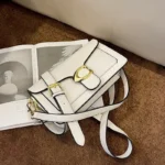 Sac à main tendance avec bandoulière ajustable