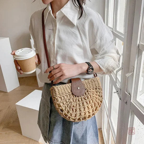 sac-demi-lune-en-paille-1 Sac Demi-lune en Paille pour un style tendance