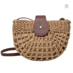 Sac tendance en Paille, forme demi-lune élégante