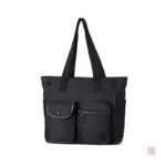 Accessoire féminin au design minimaliste et spacieux