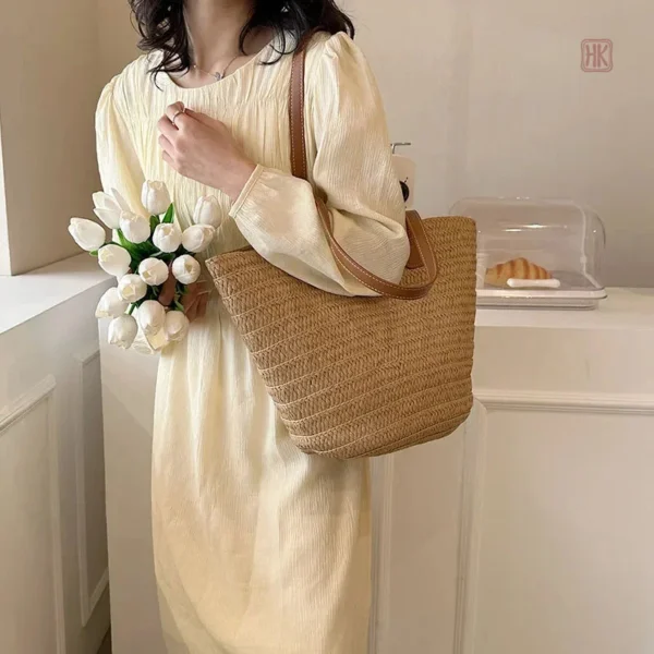 sac-fourre-tout-en-paille-1 Sac fourre-tout en paille tendance pour femme