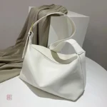 Sac épaule élégant et minimaliste pour un look moderne