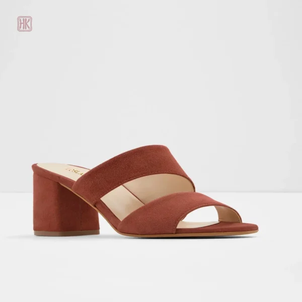 Sandales à talon carré, pour une allure moderne et soignée