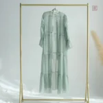 Kimono fluide vert d'eau, design moderne et raffiné