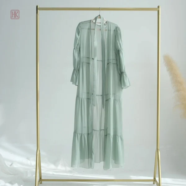 Abaya légère vert d'eau, parfaite pour toutes les occasions