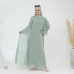 Abaya kimono en vert d'eau, silhouette flatteuse et chic