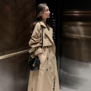 Trench chic long en teinte neutre