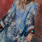 Veste blanche en dentelle, élégance féminine