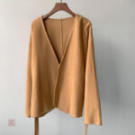 Kimono en laine beige, parfait pour un look décontracté