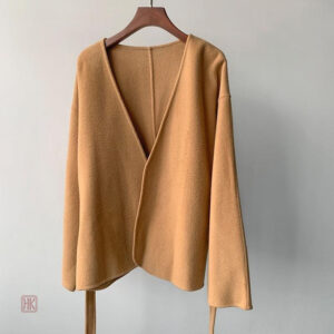 Kimono en laine beige, parfait pour un look décontracté