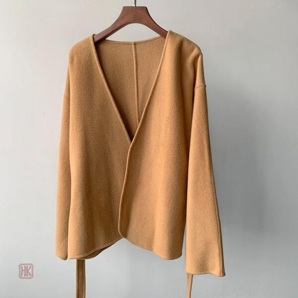 Kimono en laine beige, parfait pour un look décontracté
