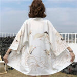 Veste kimono blanche pour femme élégante