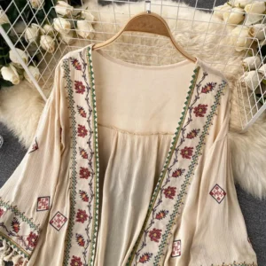 Kimono bohème brodé, vêtement féminin tendance et chic