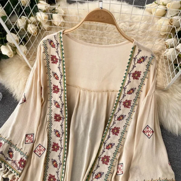 Kimono bohème brodé, vêtement féminin tendance et chic