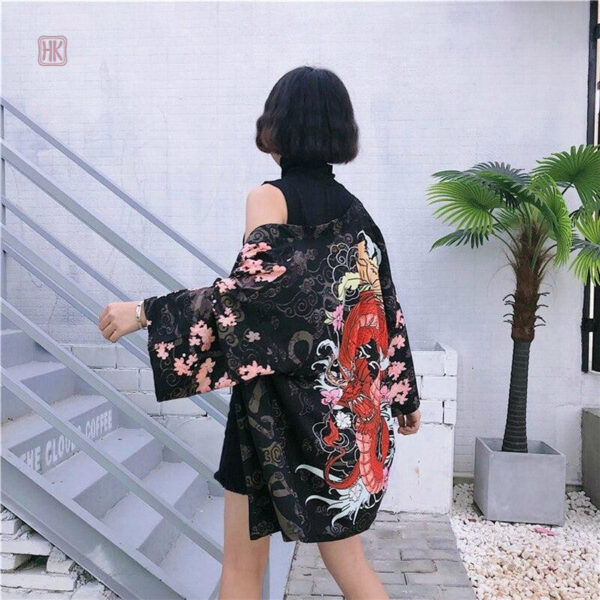 Veste kimono femme en rouge avec design dragon