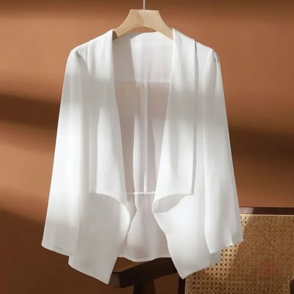 Veste blanche en mousseline, style décontracté et féminin