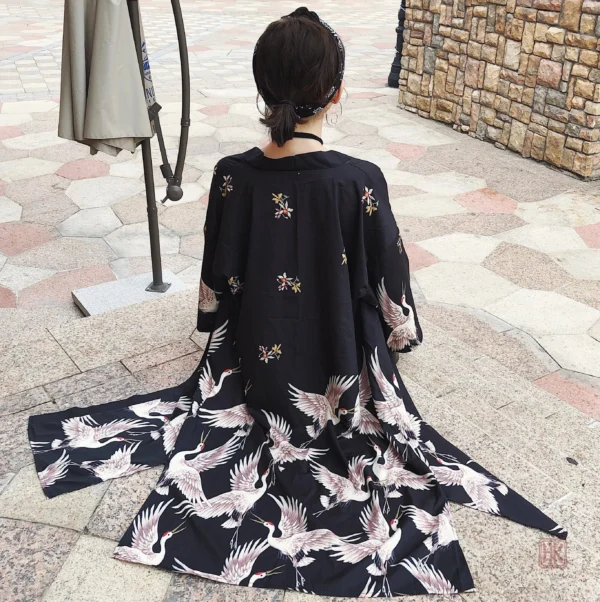 Veste kimono élégante avec motifs de grues